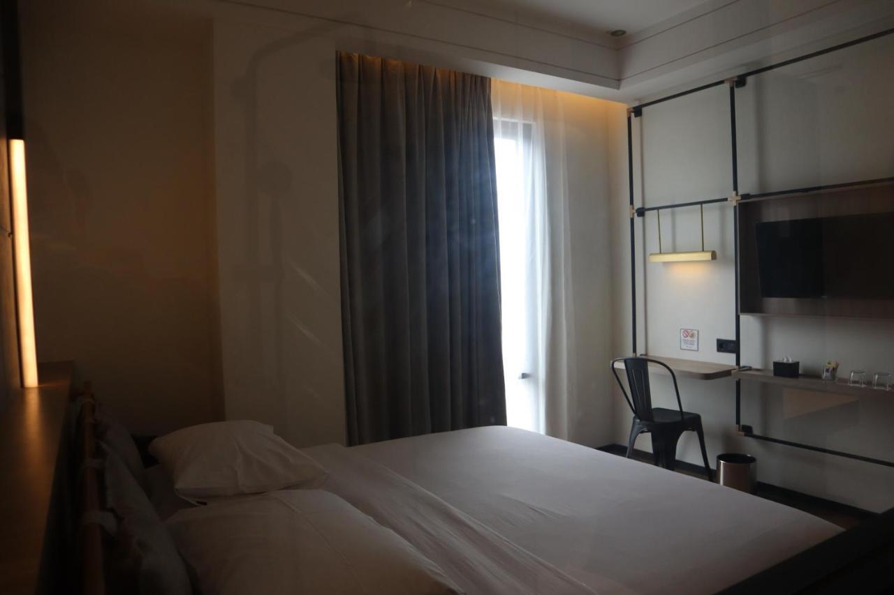 Gaia Hotel Ternate Buitenkant foto