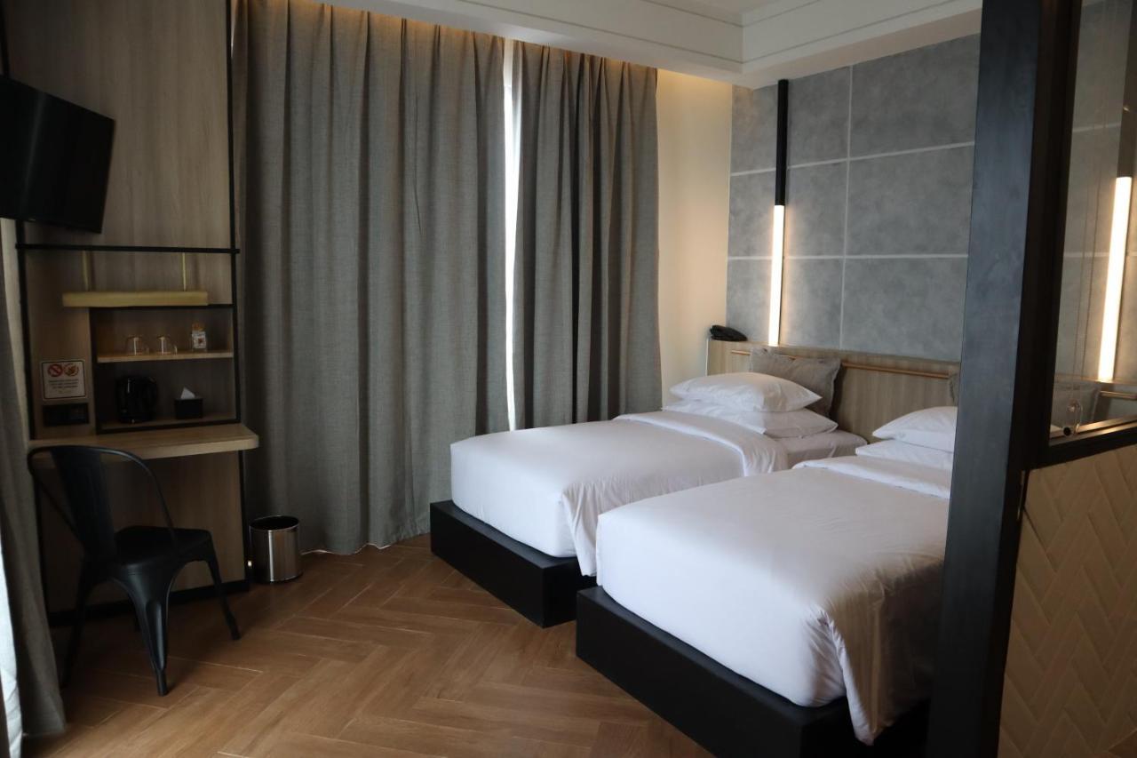 Gaia Hotel Ternate Buitenkant foto