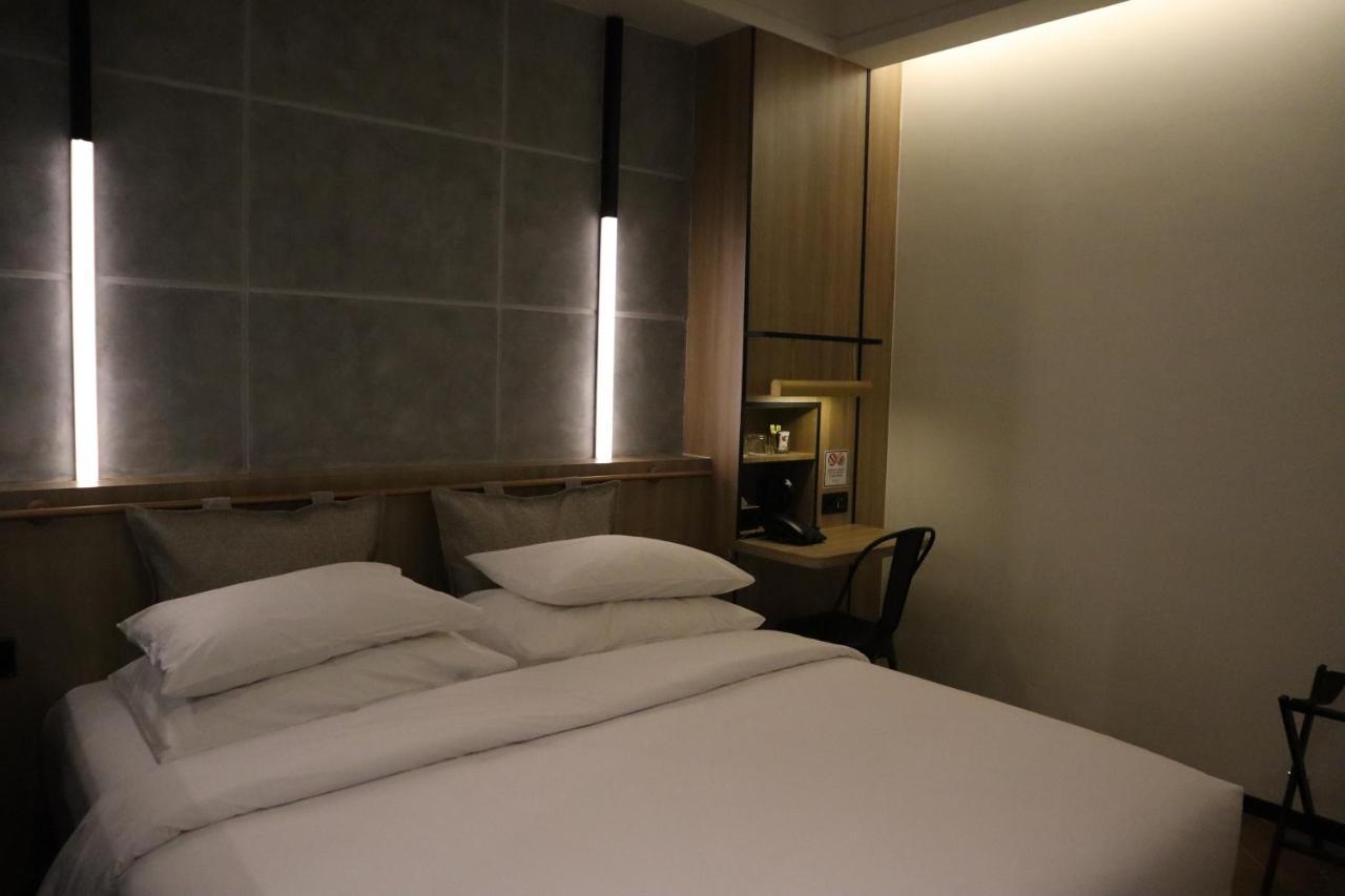 Gaia Hotel Ternate Buitenkant foto
